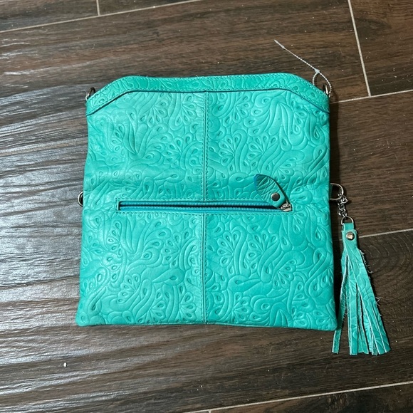 COPY - Bifold embossed Sea Green leather purse one zipper does not have a pull. - Picture 2 of 4